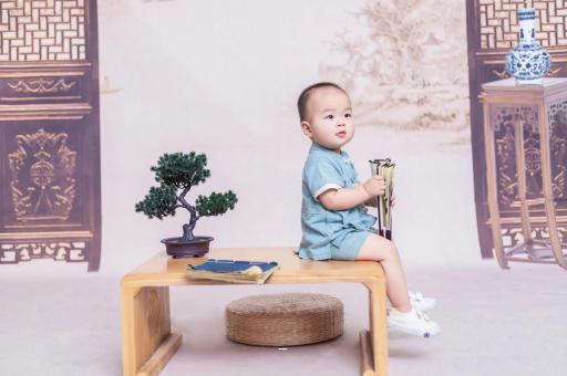拉萨蜡笔小新美伢怀孕